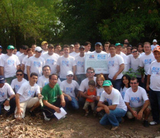 Alfa Bebidas planta 1.200 mudas no Rio Poti.